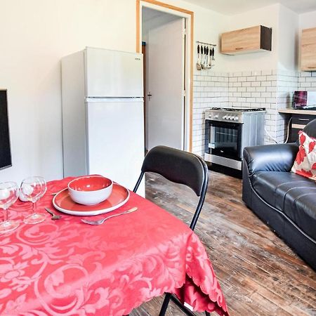 Awesome Home In Saint-Sever-Calvados With Kitchen Exterior foto